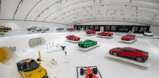 Ferrari “The Greatest Hits”: La Nuova Mostra a Modena tra Musica e Motori