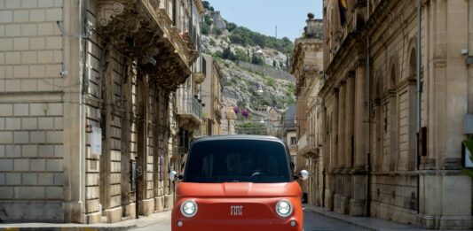 Nuova Fiat Topolino Corallo: prezzo, autonomia e novità 2026