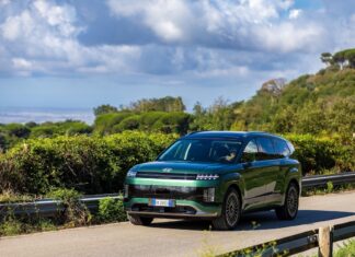 Hyundai IONIQ 9: L’Ammiraglia Elettrica che Ridefinisce il Comfort Premium