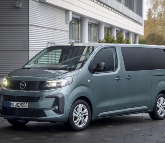 Zafira, nuovo turbodiesel Euro 6e: 400 Nm, AT8 e prezzo da 43.250 euro