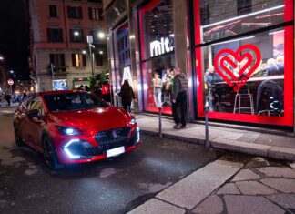 Renault trasforma Milano: arriva Cliorama, il viaggio emozionale nel mito Clio