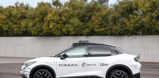 Mobilità autonoma a Tokyo: Nissan e Uber scelgono l’AI di Wayve