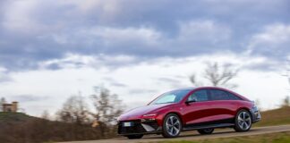 Nuova Hyundai IONIQ 6: Autonomia fino a 680 km e ricarica 800V